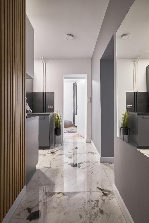 Platinum Apartment - Parking - Klimatyzacja - Winda - Self Check In ヴロツワフ エクステリア 写真